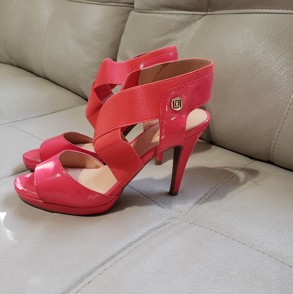 Lizclaiborne high heels 👠  size 7 color fiery rise patent.